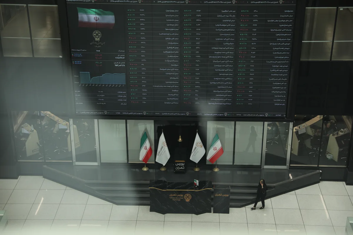 بورس تهران تغییر مسیر داد؛ شاخص هموزن صعودی شد | ۶۶۷ نماد، مثبت بسته شدند | پایان هفته امیدوارکننده بازار سهام