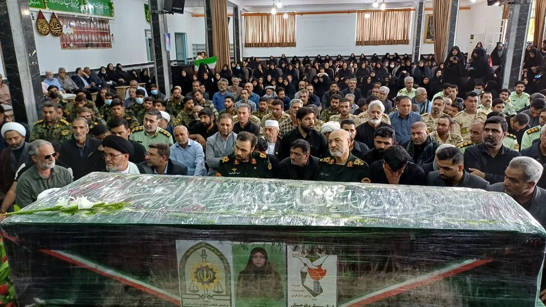 حضور مقامات ارشد فراجا در تشییع شهیده «نصرت افتخاری» + ویدئو | فریاد انتقام خواهی زنان سیستان و بلوچستانی