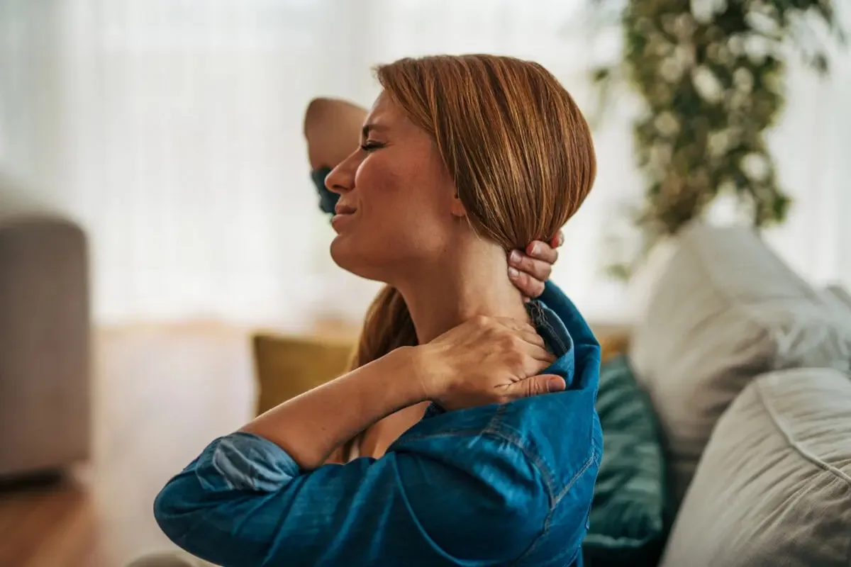 کولر واقعاً باعث گردندرد میشود؟ وقتی باد سرد به گردن میخورد چه اتفاقی میافتد؟