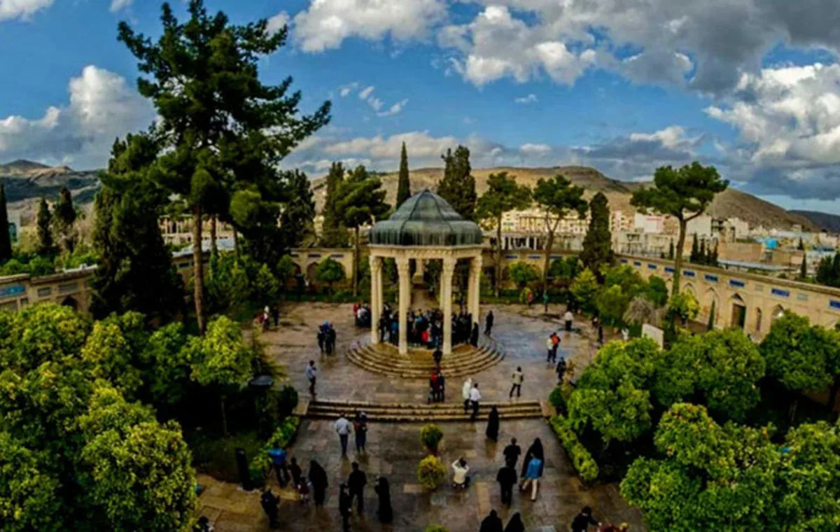 فال حافظ در حافظیه؛ چطور این تجربه را کامل‌تر کنیم؟