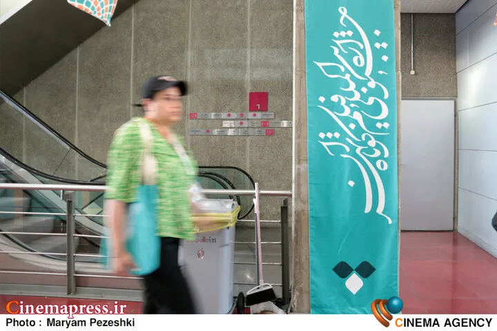 واترقیدگی «جشنواره‌ای بین‌المللی» به موقعیت و اهمیت «فیلم کوتاه تهران» / از فقدان حداقلی «نمادهای هویتی» پرچم ایران و شهدا و فرصت سوزی «اکران افتتاحیه» تا حضور پرشمار و هنجارشکن «زنان نیمه عریان» در سالن‌های نمایش!