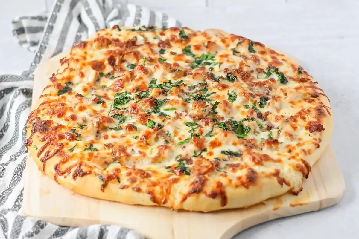 شام امشب با من: طرز تهیه پیتزای آلفردو خانگی؛ پیتزایی خامهای و خوشمزه با طعم رستورانی!