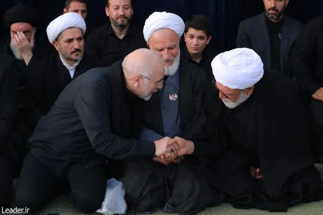 تصاویر/ فرزندان رهبر شهید انقلاب در کنار مسئولان