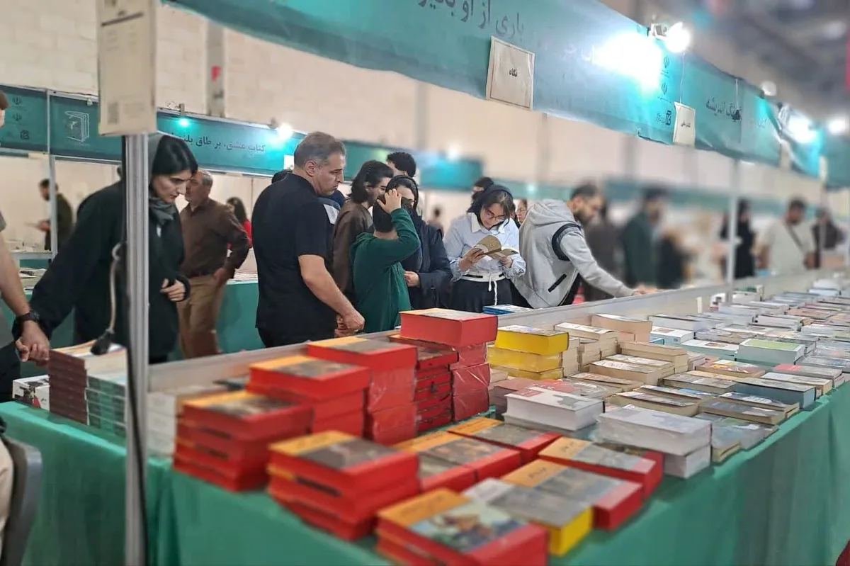 جلوه هنر و معماری کهن سلطانیه و بازخوانی دغدغههای فرم و روایت سینما در نمایشگاه کتاب زنجان