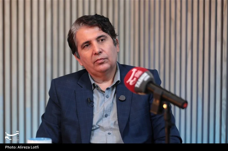 تعداد بالای باسواد، جامعهی فرهیخته نمیسازد