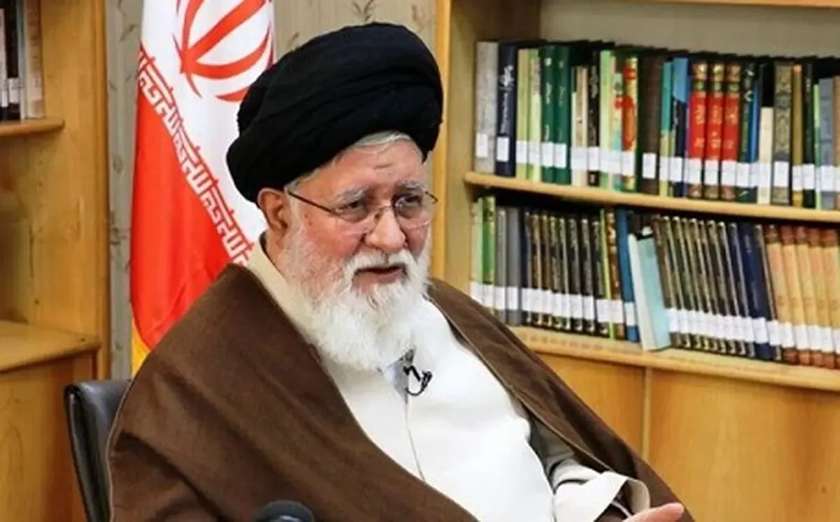 را باید امام جمعه مشهد از به بن بست رسیدن دیپلماسی که به تأیید همه ارکان حاکمیت رسیده، اظهار خوشبختی نماید؟!/ جایگاه روحانیت را رعایت کنید، بیش از این برای خودتان دافعه نتراشید