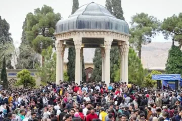 بررسی جلوه‌های هنری و ادبی حافظ در سی‌امین یادروز این شاعر در شیراز
