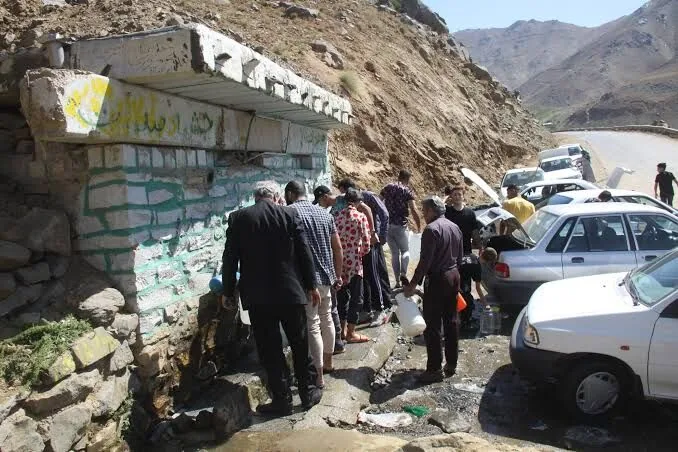 خطر پنهان در چشمههای همدان؛ شفافیت آب به معنای سلامت آن نیست