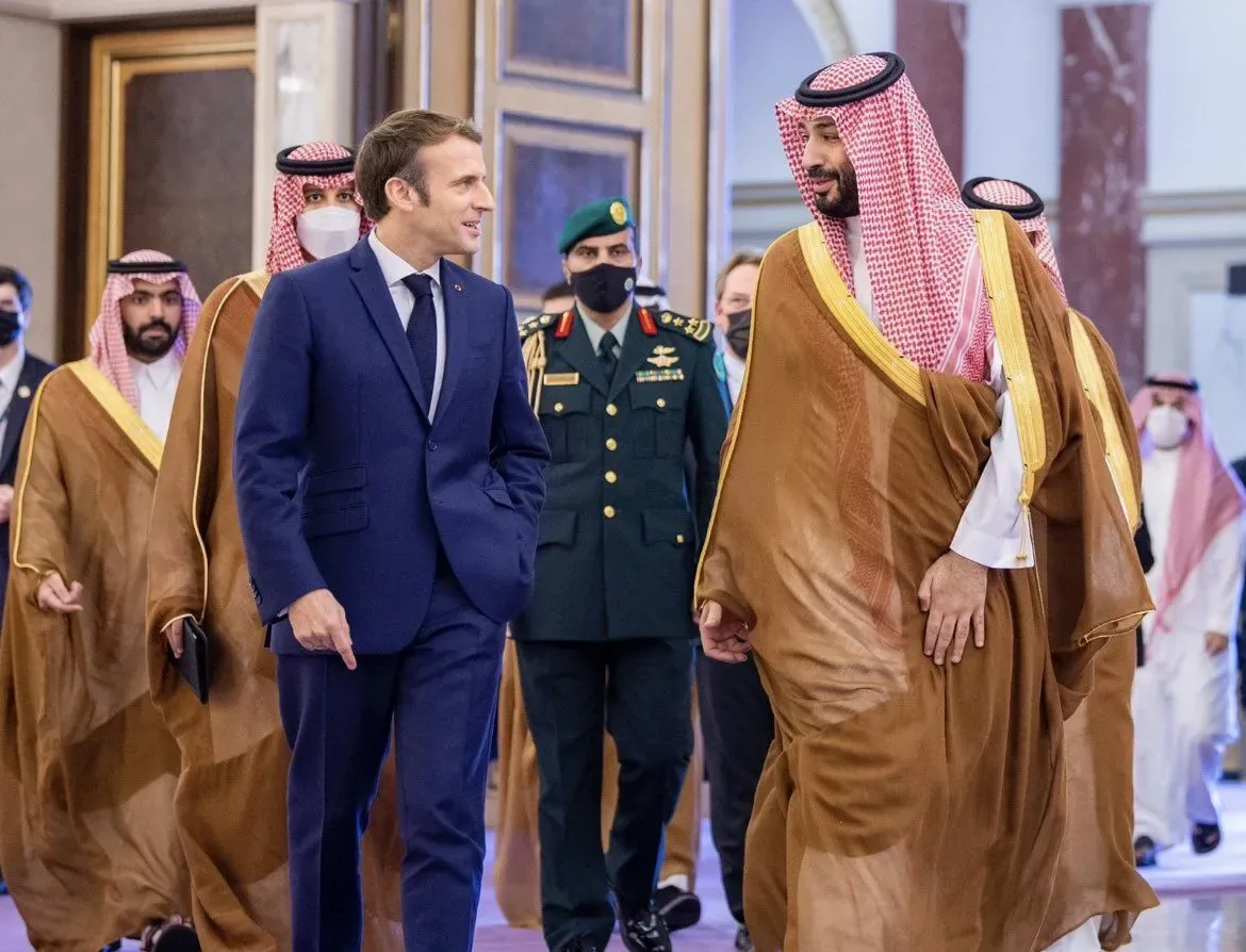 سفر بدون اطلاع قبلی مکرون به عربستان سعودی
