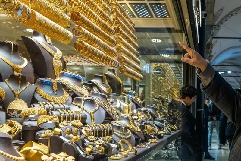 چرا با وجود کاهش قیمت جهانی، طلا در ایران ارزان نشد؟