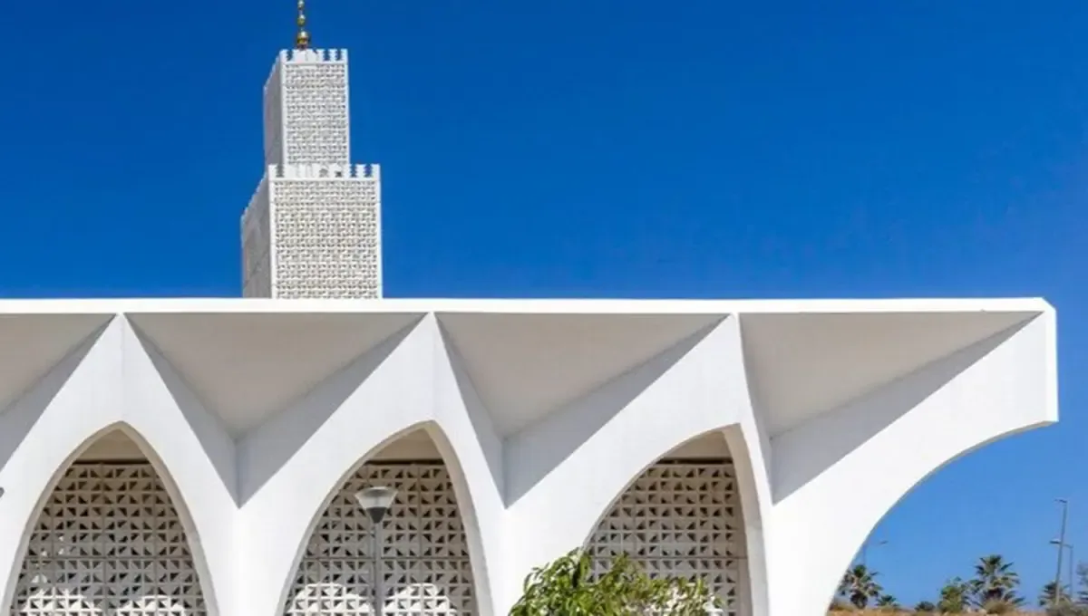 مسجد پلاژ دِ ناسیون ؛ تلفیق معماری سنتی و نورپردازی طبیعی (+عکس)