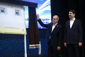 رونمایی از ربات پستچی با حضور رئیسجمهور