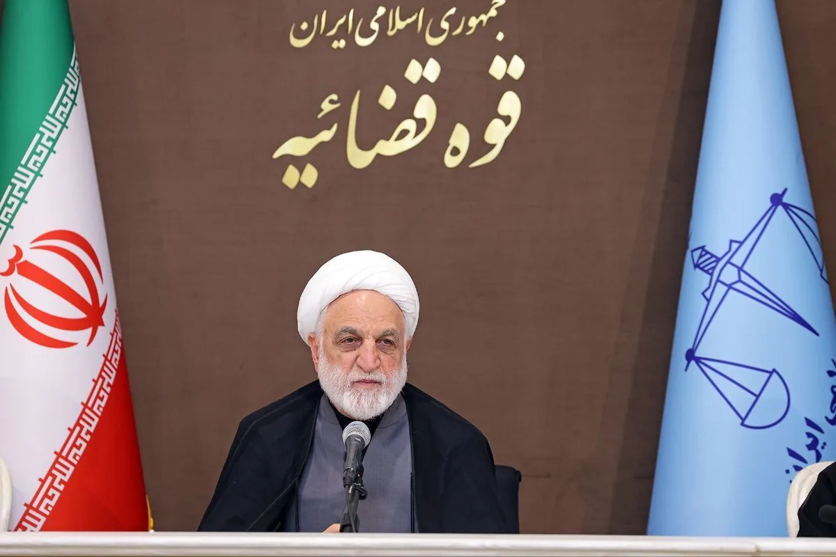 اژهای خطاب به متهم تراستی: منت سر کسی نگذارید؛ بسیاری از افراد بودند که همین کار شما را با نرخ کمتر انجام میدادند/ در یک فقره ۱۰۰ میلیون دلار از ناحیه یک بانک تخصیص یافت و برای چند ماه در حساب شما ماند