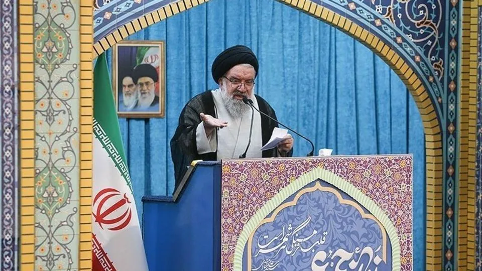 خاتمی: کسی به رزمندگان نیش و طعنه نزند/ دشمن در جنگ اقتصادی ناکام است