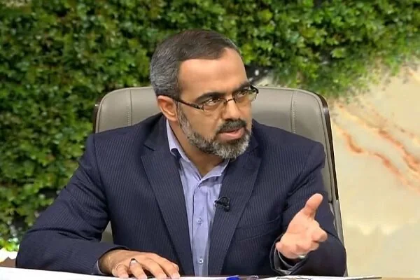 ایزدخواه: ساختار وزارت دفاع نیازمند بازنگری جدی است