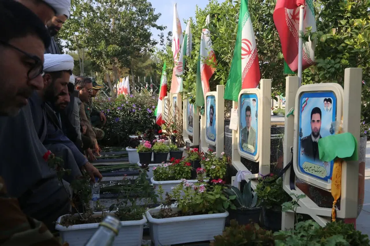 تجدید میثاق کارکنان عقیدتی سیاسی ارتش با آرمانهای شهدا در اصفهان