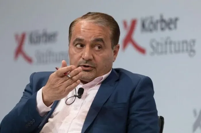 سید حسین موسویان: اگر آمریکا به دنبال توافقی گستردهتر است، نخست باید به تفاهمنامه اسلامآباد بازگردد و سپس درباره توسعه آن مذاکره کند / تجربه چهار دهه گذشته نشان داده است که توافقهای محدود و مقطعی دوام چندانی ندارند؛ آنچه مورد نیاز است، یک توافق جامع است که علاوه بر برنامه هستهای، به ریشههای اصلی بحران نیز بپردازد