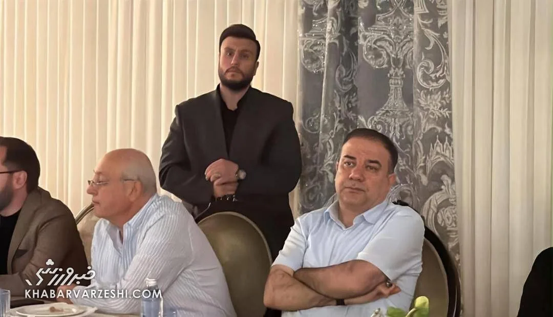 دیدار استقلالی‌ها با مدیرعامل جدید/ متدین پای صحبت پیشکسوتان نشست +عکس