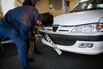 خودروهای بدون پلاک روی دست خریداران ماندند/ اولتیماتوم پلیس به خودروسازان و واردکنندگان/ اسامی متخلفان تا پایان مهر اعلام میشود
