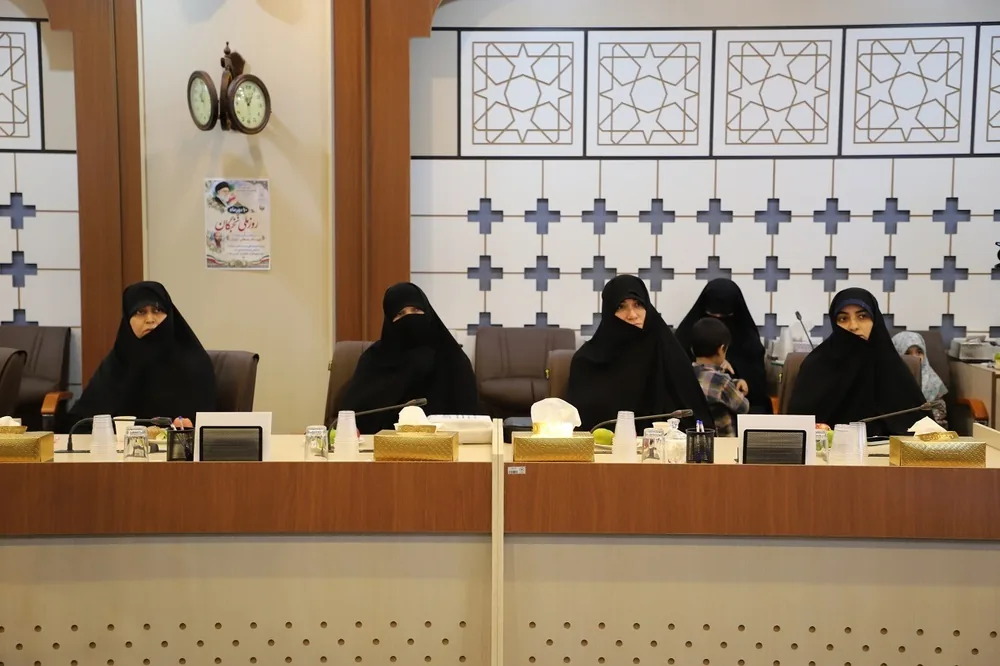 نشست هم‌اندیشی مدیر حوزه‌های علمیه خواهران با استعدادهای برتر برگزار شد