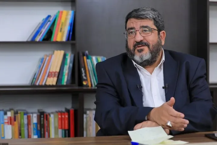 پیشبینی فواد ایزدی درباره زمان حمله آمریکا به ایران / جنگ به نفع ترامپ نیست