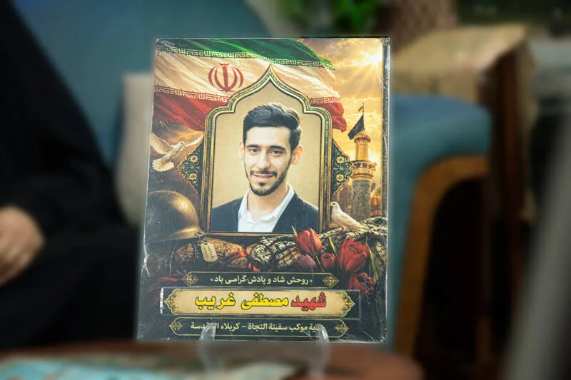 پیامکی که دل مادر شهید را لرزاند! / مصطفی به مادرش: عزیز پسرت را حلال کن/ پسری که در نیمهشعبان، حاجتش را از امام حسین(ع) گرفت