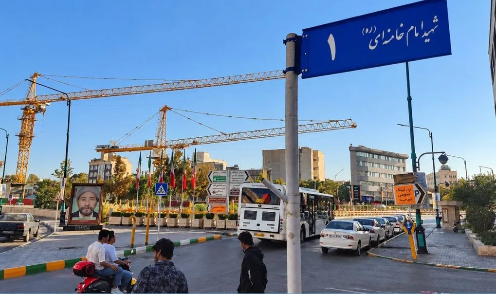 نام را جایگزین نکنید؛ نشانی در شان رهبر شهید بنا کنید