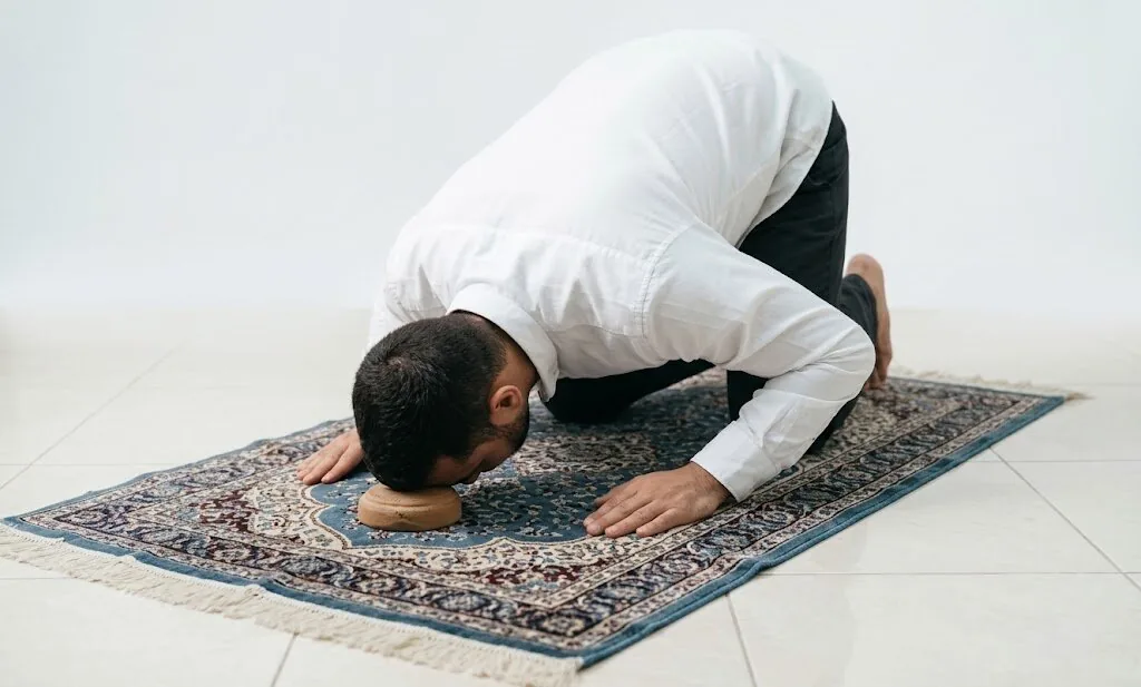 احکام شرعی | سجده بر کاشی و سرامیک