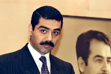 عکس/ عدی، پسر بیرحم صدام در حال غذا دادن به شیرهای مشهورش