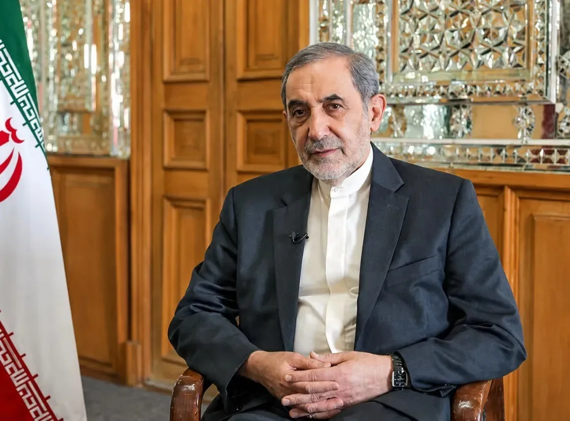 انتقاد ولایتی از سفر نخست وزیر عراق به امریکا: کاری که در این سفر انجام شد، در تاریخ این کشور پر افتخار، کم سابقه است؛ این ضربتی که به حیثیت ملت مومن و غیور عراق زده وصف ناپذیر است/شخصی به جای نوری مالکی نشسته که در حالی که هنوز مراسمات سوگواری قائد شهید به اتمام نرسیده، به کاخ سفید سفر کرده و هیچ نشانه ای از اندوه و تأثر در آن دیدار ندارد/ یعنی اگر در این باره با کسی مشورت نکرده باشد، وا اسفا!