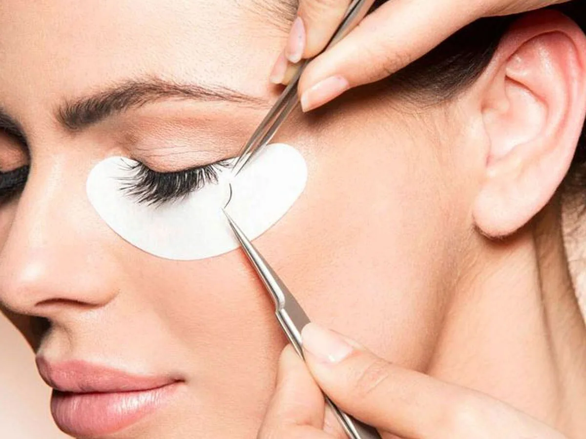 مژه‌های بلند به چه قیمتی؟ ۳ خطری که باید بشناسید