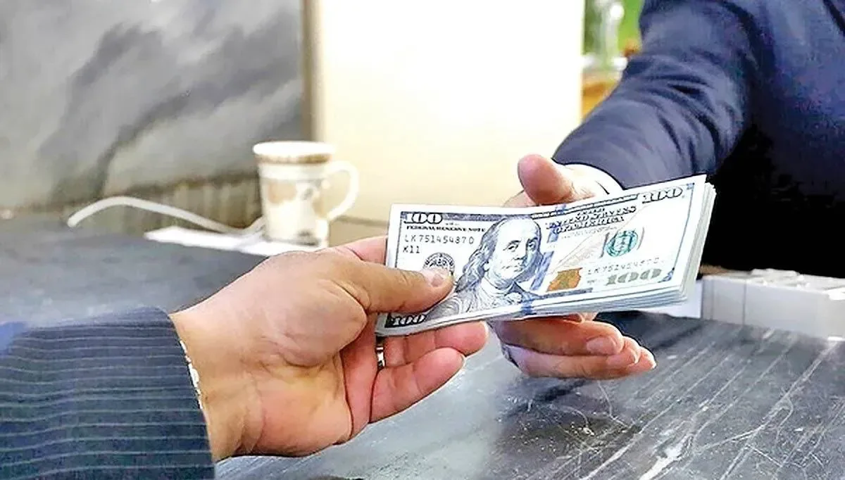 وقتی دلار انبار میکنیم چه اتفاقی میافتد؟