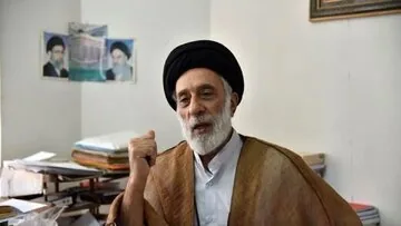 سید هادی خامنه ای: اصراری برای ملاقات با اعضای درجه یک خانواده برادر شهیدم ندارم/ قبل از انقلاب من و برادرم، ممنوعااخروج بودیم؛ بعد روسیه برویم؟!