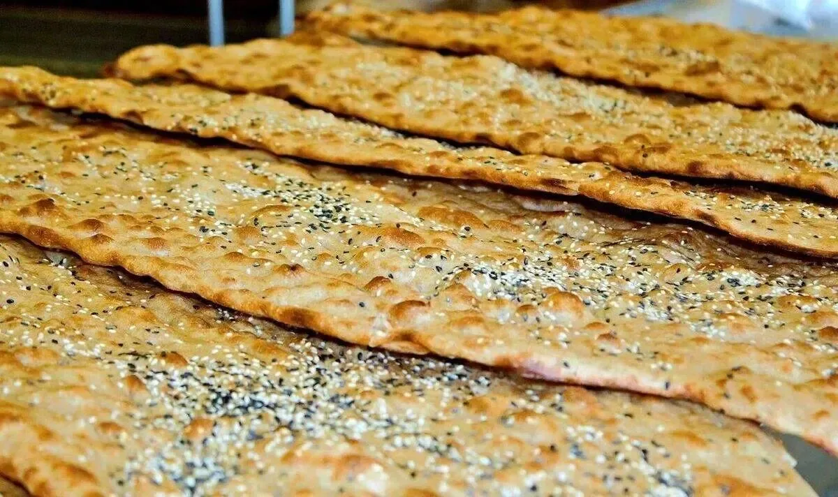 فروش کیلویی نان به نفع مصرف کنندگان است/ مشکل آزادپزها در تامین آرد