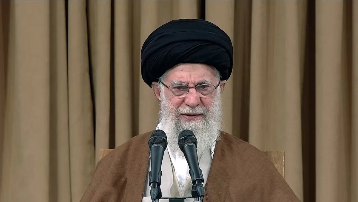 کف زدن های حاضران بعد شنیدن جمله خاصی از رهبر شهید + ویدئو | روایتی از ضربه فنی شدن اسرائیل در طوفانالاقصی