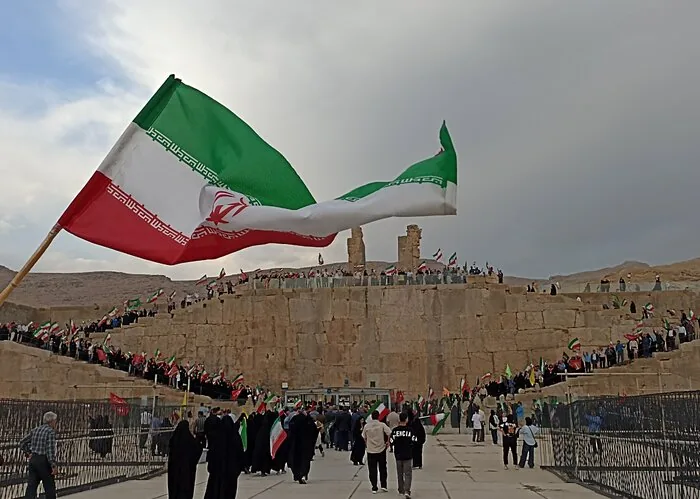 پاسخ سنگین در پارسه به دروغگویان در آتن؛ وقتی تاریخ یاوه‌گو را به سکوت دعوت می‌کند