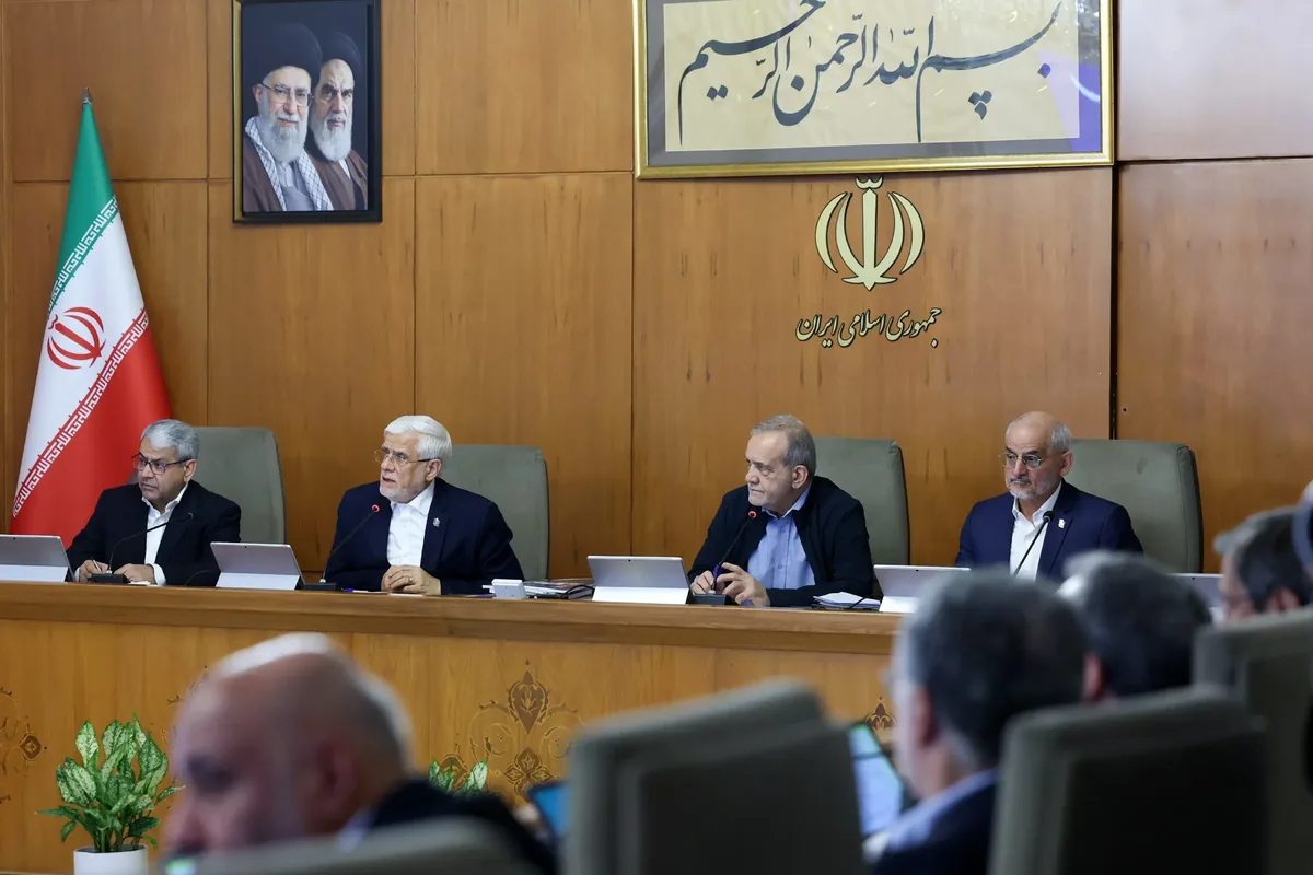 ارائه گزارش وزیر امور خارجه از تحولات دیپلماتیک و رایزنیهای منطقهای در جلسه هیات دولت