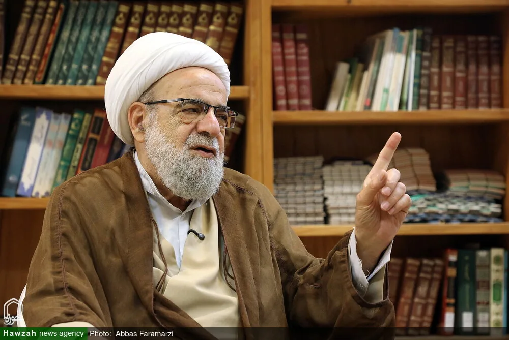 کوتاه بودن منبر به معنای سطحی بودن مطالب نیست / تبلیغ در اولویت برنامههای حوزه باشد