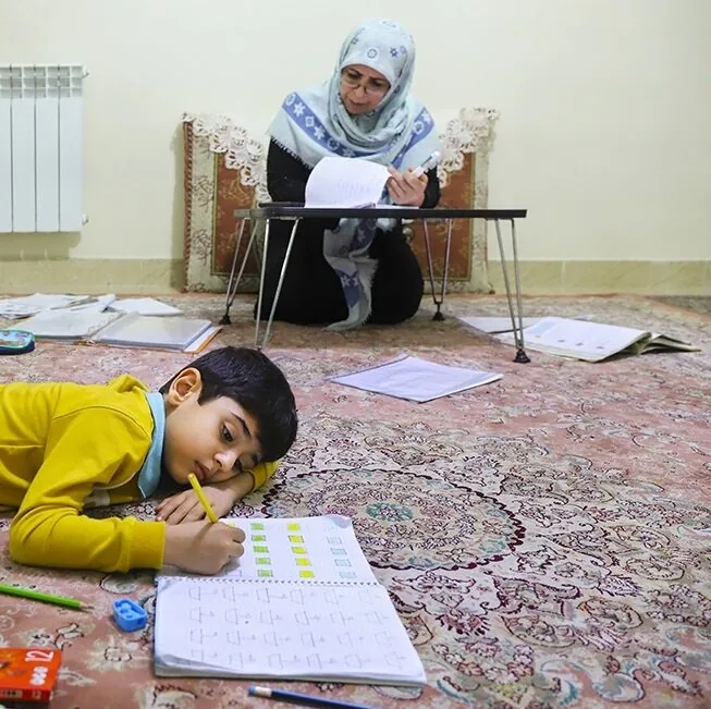 تذکر دادن را متوقف کنید؛ راه مستقل‌کردن بچه‌ها در درس چیست؟/ کودکانی که با تذکر درس می‌خوانند، بزرگسالان بی‌مسئولیت فردا هستند!