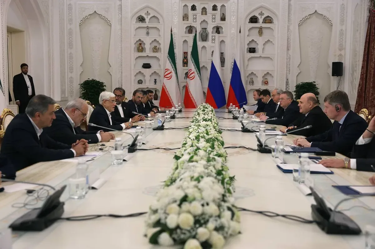 عارف به نخستوزیر روسیه: برای حفظ امنیت خود راهی جز اعمال حاکمیت بر تنگه هرمز نداریم