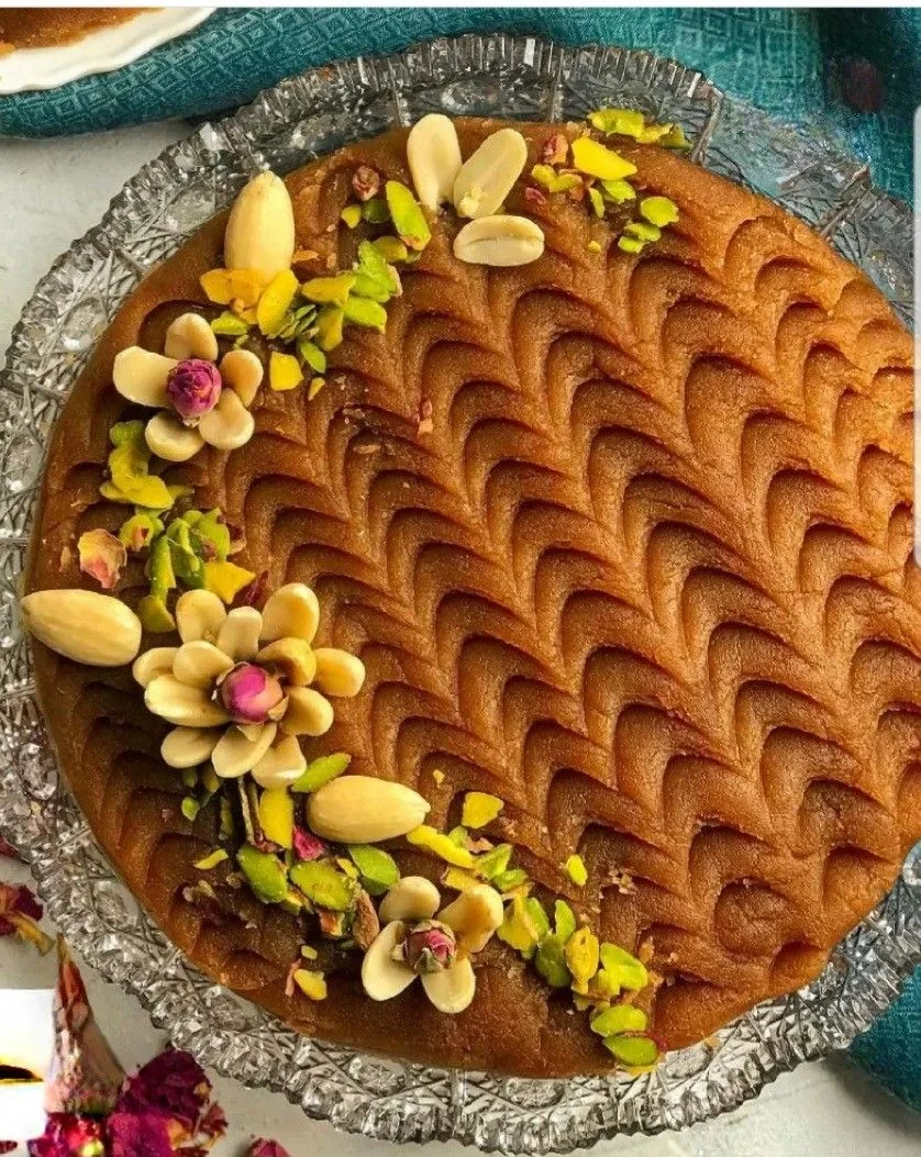 تزیین حلوا با سیخ