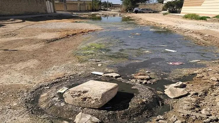 فاضلاب در معابر آبادان؛ گلایه مردم از تداوم بوی نامطبوع و پسزدگی شبکه
