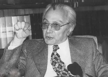 کریم سنجابی ۹ آبان ۱۳۵۷: جبهه ملی ایران هیچگونه اختلافی با حضرت آیتالله العظمی خمینی ندارد