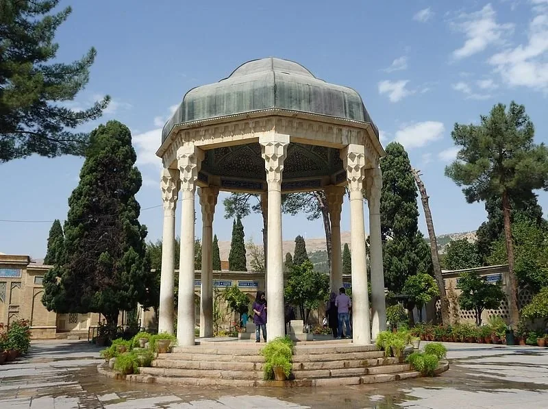 حافظ و جهان داستانی مولفان شیراز