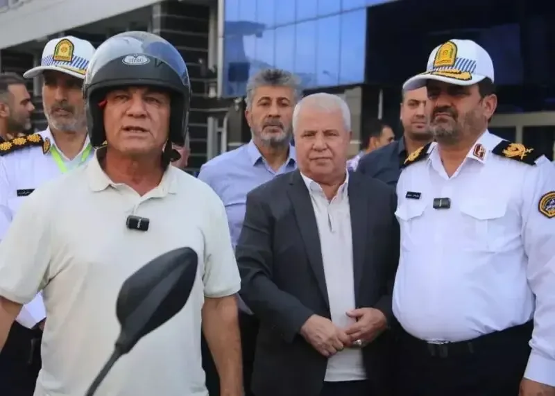 تصاویر: سورپرایز شوید؛ علی پروین با کلاه موتورسیکلت!