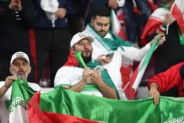 تصویری از رهبر شهید روی لباس هواداران تیم ملی در آمریکا