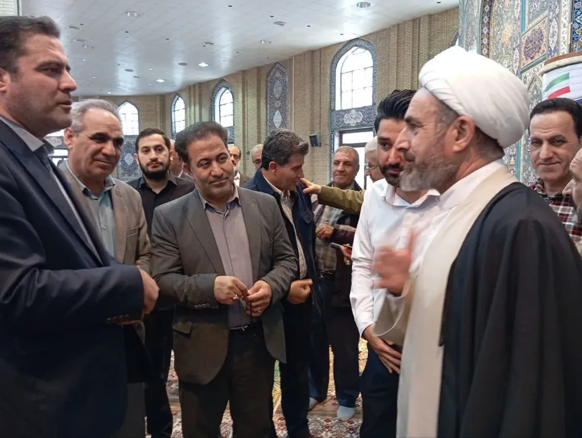 دیدار مردمی رئیسکل دادگستری استان ایلام با شهروندان پس از اقامه نماز جمعه