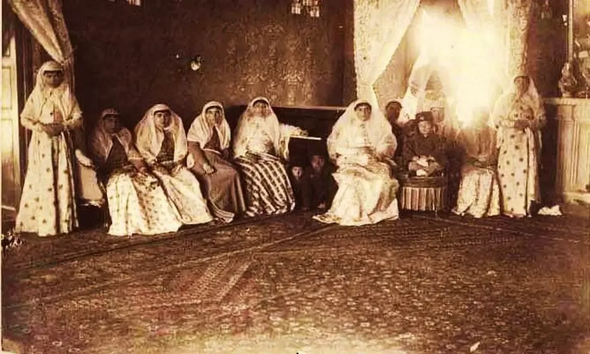 تصاویر واقعی زنان حرمسرای ناصرالدینشاه قاجار که زمین تا آسمان با زنان سریال «بامداد خمار» فرق داشتند!