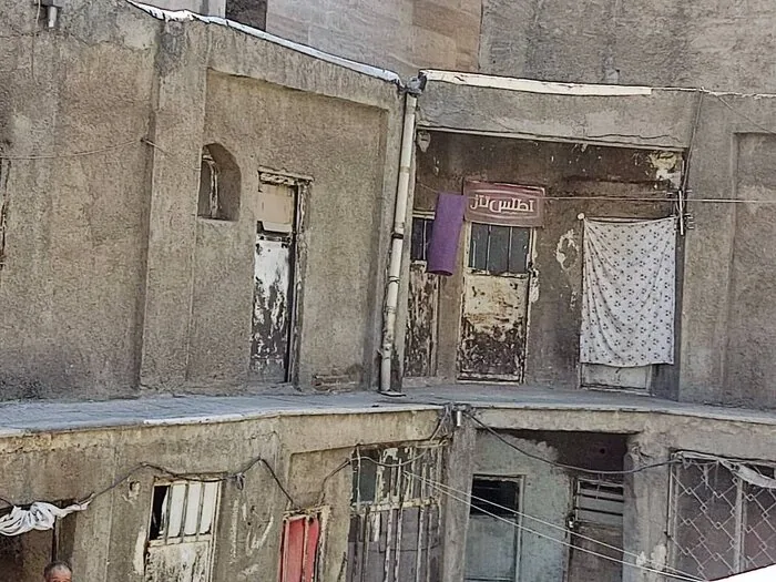 تهران؛ مسلخ تاریخ/ از برج‌های نوساز تا «کاروانسرای چال» که در سکوت می‌میرد
