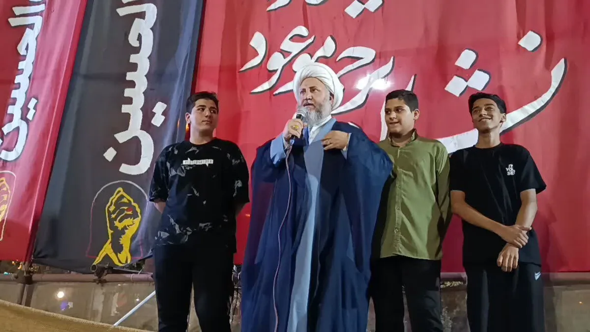 میدان‌داری جوانان در کنار امام جمعه آران و بیدگل در شب ۲۲۷ تجمعات مردمی